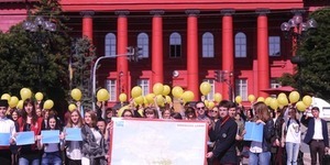 В парку Шевченка студенти створили «живий» герб кримських татар