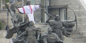 На Майдані Либідь одягнула вишиванку
