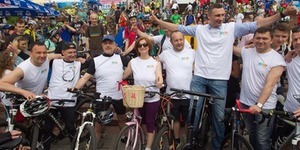 Кличко вивів своїх заступників на велопарад
