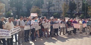Під Київрадою мешканці вимагають захистити Оболонь від забудови