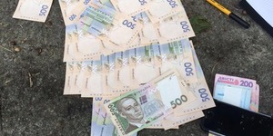 На Київщині державного виконавця затримали на хабарі