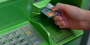 У Києві шахрай майже 10 років знімав пенсію померлого родича
