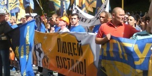 Шахтарі під Кабміном погрожують прийти до міністрів додому