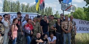 Хресну ходу зустрічають зі зброєю