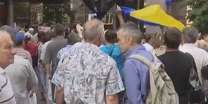 Мітингувальники на вулиці Січових Стрільців перекрили рух тролейбусів
