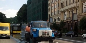 Через спеку в Києві посилили полив доріг