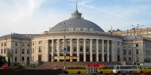 Дві тонни сміття Національного цирку утилізують