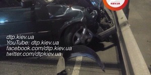 На проспекті Бандери водій розбив три автомобілі та втік