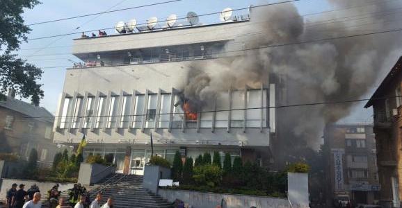 У Києві горить приміщення телеканалу Інтер