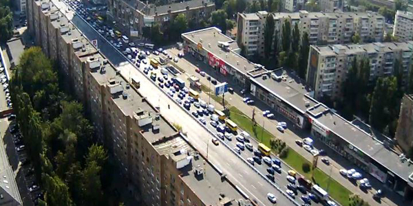 Проспект Перемоги стоїть у заторах