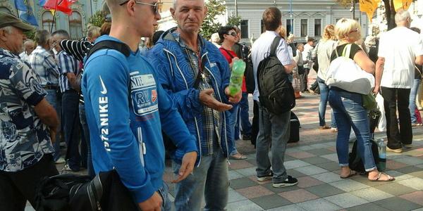 Під Верховною Радою одразу декілька мітингів