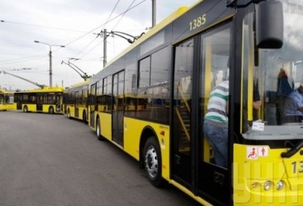 Тимчасово відміняються зупинки тролейбусів в напрямку площі Льва Толстого