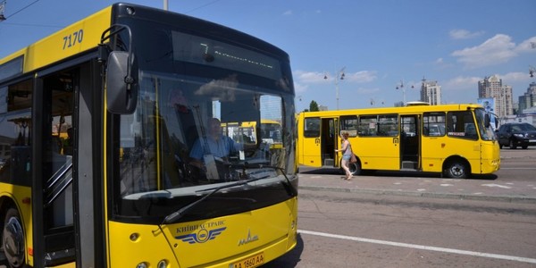 Через ярмарки на Троєщині змінять рух автобуси