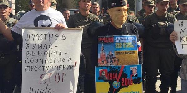 Під Російським посольством наразі спокійно