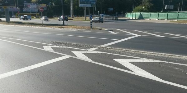 У Київавтодорі нарікають, що перевантажені бетоновози та вантажівки псують дороги