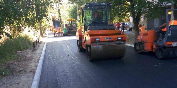 У «Київавтодорі» продовжують ремонт доріг у подвір’ях столичних будинків