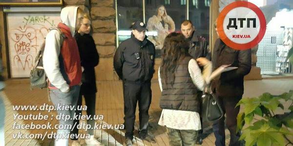 У центрі Києва неповнолітня торгувала наркотиками
