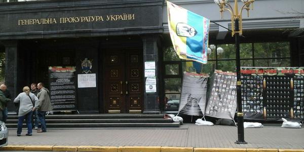 Активісти під Генпрокуратурою вимагали повернути землю в державну власність