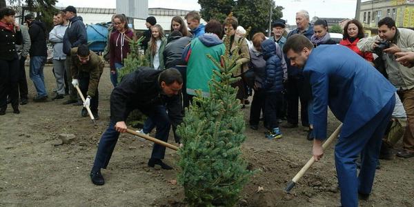 Дарничанам подарують 4 нові сквери