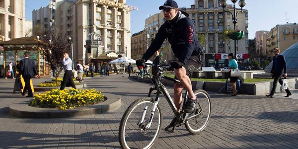 Велосипедистів Києва запитують про зручність поїздок містом