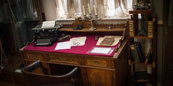 У Києві відтворили робоче місце Михайла Грушевського