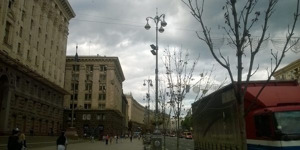 Всихаючий символ столиці: на Хрещатику гинуть молоді каштани