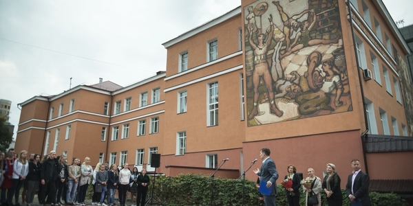 У столиці з'явився новий мурал «Циркова феєрія»