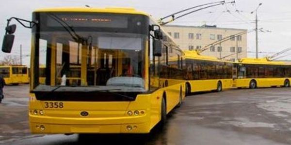Тролейбуси змінять маршрути через ярмарки на Троєщині
