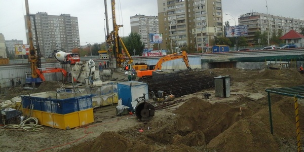 Що насправді відбувається на Героїв Дніпра?