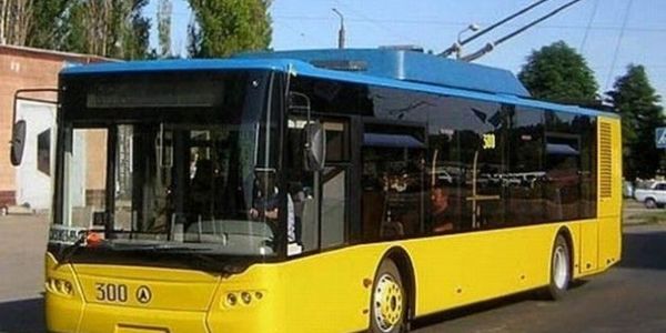 Через ремонт мосту Патона закрили рух тролейбусів