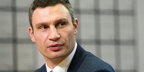 Кличко з гумором прокоментував свою обмовку про 16 снігоприбиральних машин