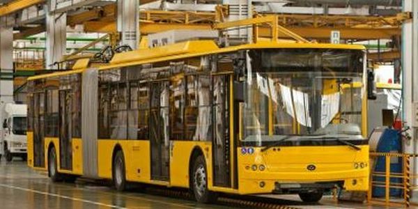 У Києві оновлять парк комунального транспорту тролейбусами та автобусами-«гармошками»