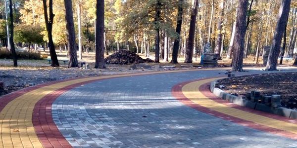 У Пущі-Водиці оновлюють парки