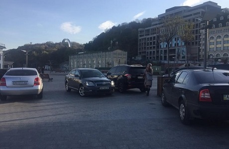 Поштову поступово перетворюють на паркінг