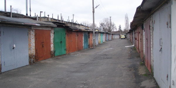 Київські двори позбавлять старих гаражів