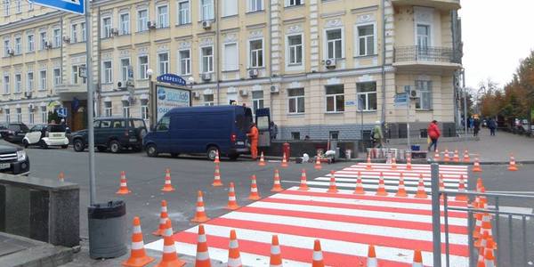 На розі Шевченка та Пирогова з’явився новий пішохідний перехід