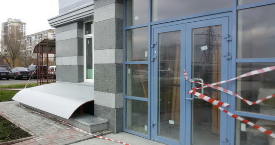 У Києві поліція встановлює обставини поранення чоловіка