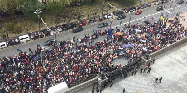 Під Кабінетом Міністрів черговий протест:освітяни вимагають підвищення зарплат
