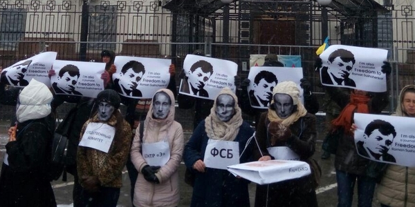 Під російським посольством мітингувальники влаштували пікет