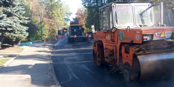 Комунальників хочуть зобов'язати ремонтувати дороги лише вночі