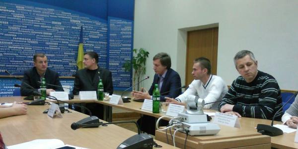 Діти Солом'янського району отримують допомогу благодійників