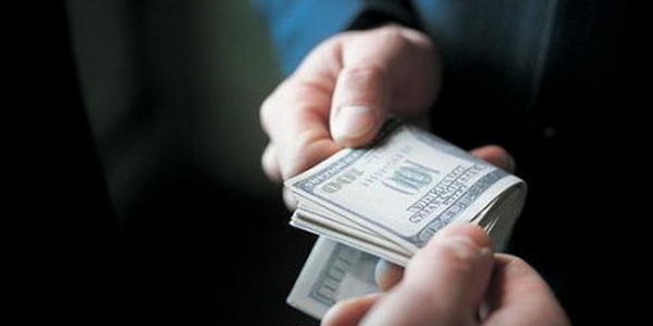 Судитимуть керуючого ОСББ, який вимагав від киянки 4 тисячі доларів США хабара