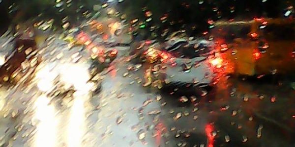 Столичних водіїв і пішоходів попередили про небезпеку на дорозі