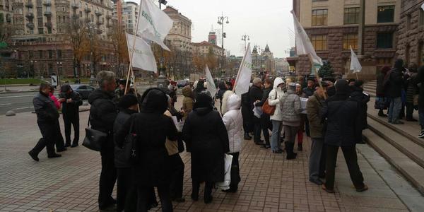 Під Київрадою знову пікет