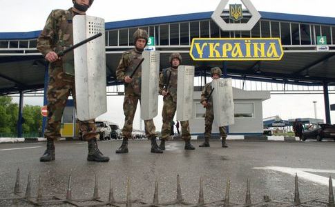 Кабмін спростував міф про заборону виїзду за кордон через борги