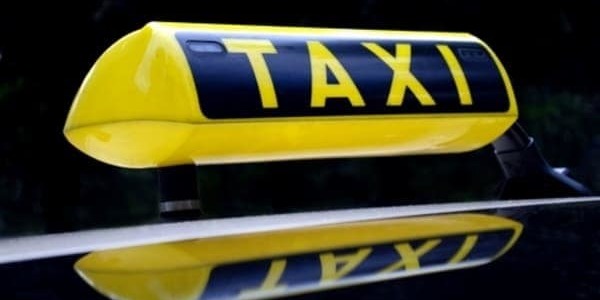 Столичні служби таксі наживаються на хуртовині