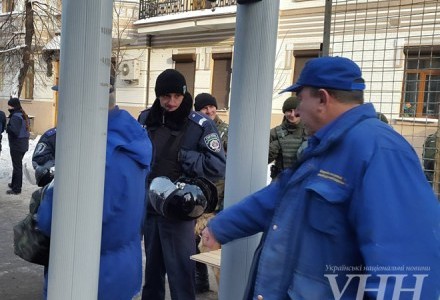 В урядовому кварталі встановлені рамки-металошукачі