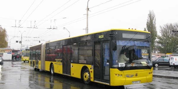 Автобуси на Троєщині їздитимуть інакше через ярмарку
