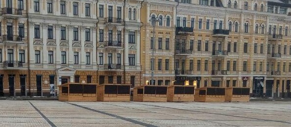 На Софійській площі встановлюють новорічне містечко