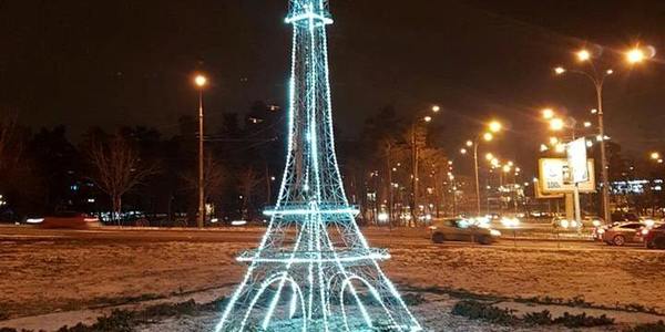 В Дніпровському районі запалили власну Ейфелеву вежу